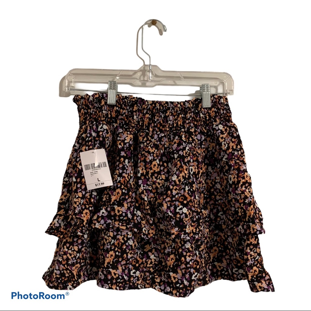 NWT Patterned skirt